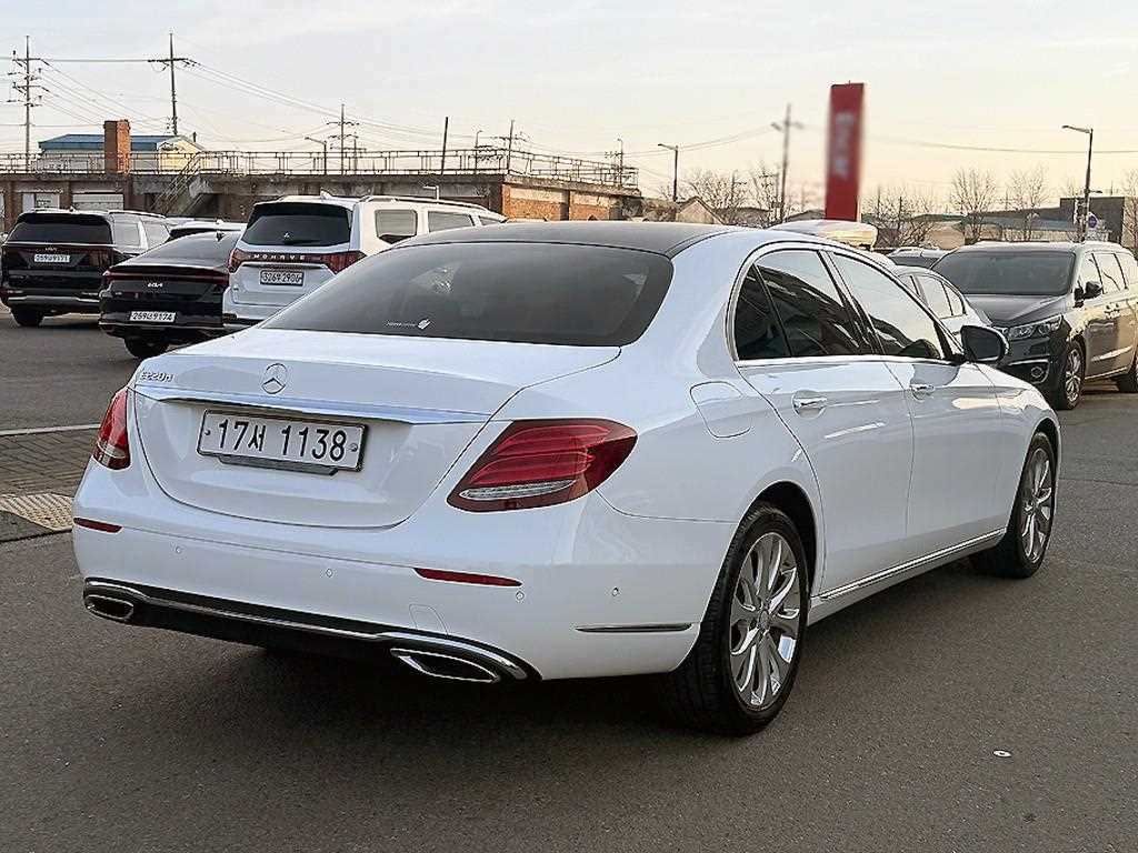 Mercedes Benz E class - Vista 4