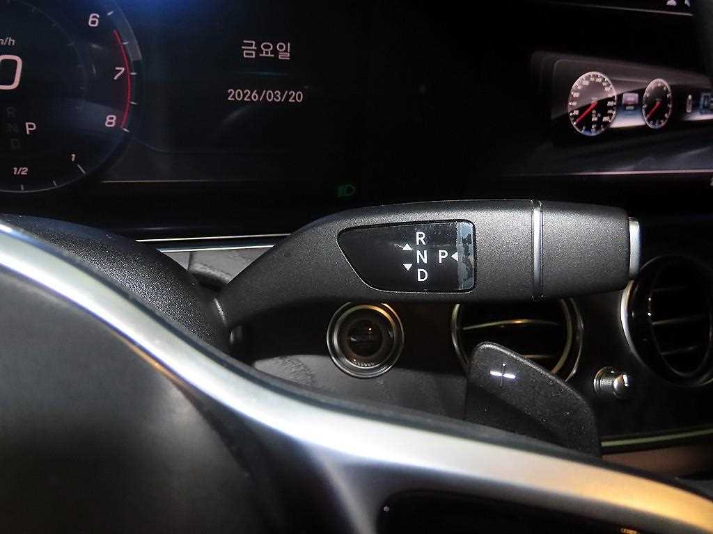 Mercedes Benz E class - Vista 12