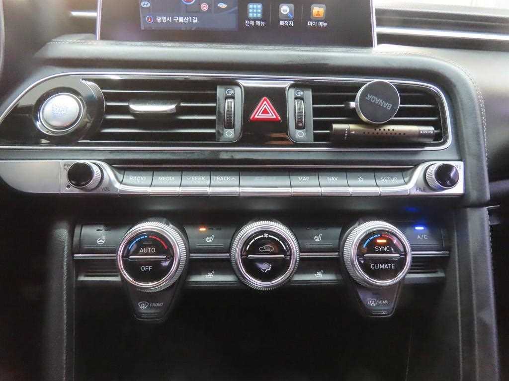 Genesis G70 - Vista 11