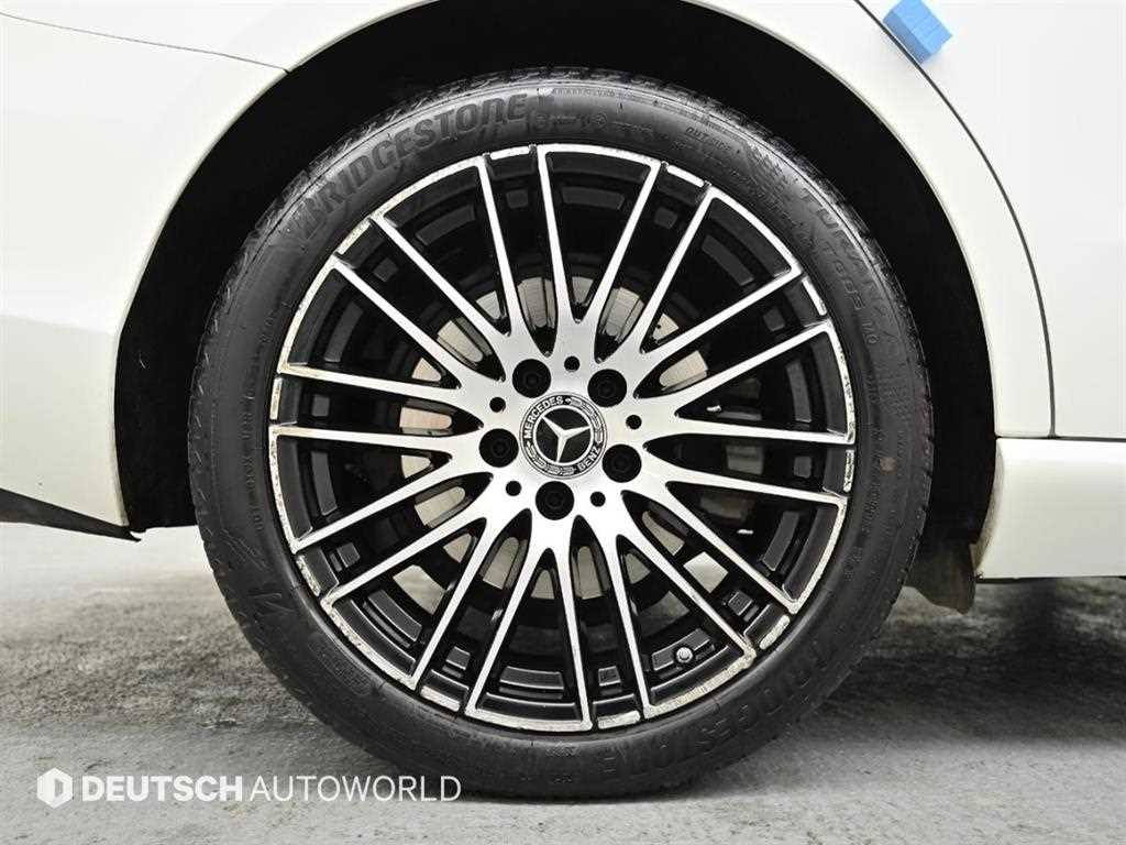 Mercedes Benz C Class - Vista 5