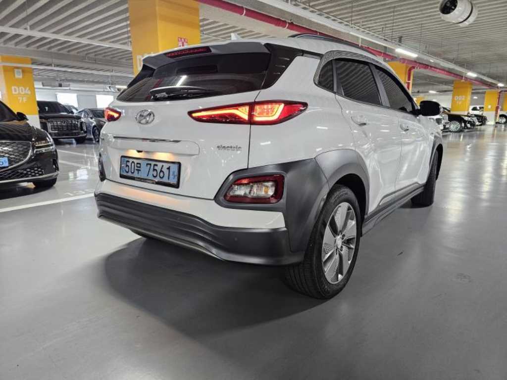 HYUNDAI Kona - Vista 4
