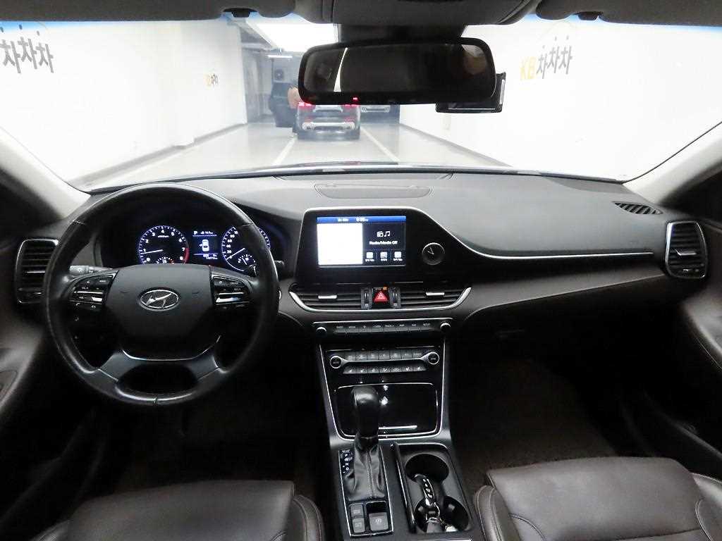 HYUNDAI Grandeur - Vista 7