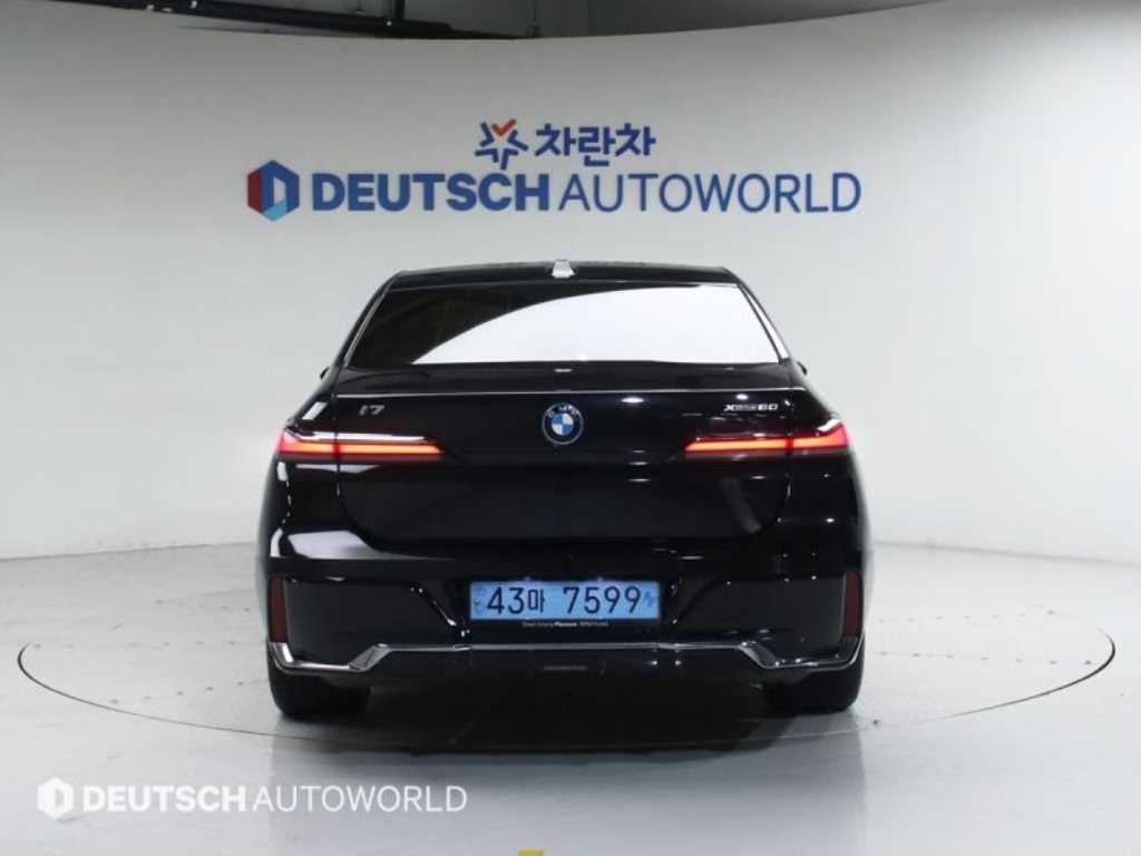 BMW i7 - Vista 4