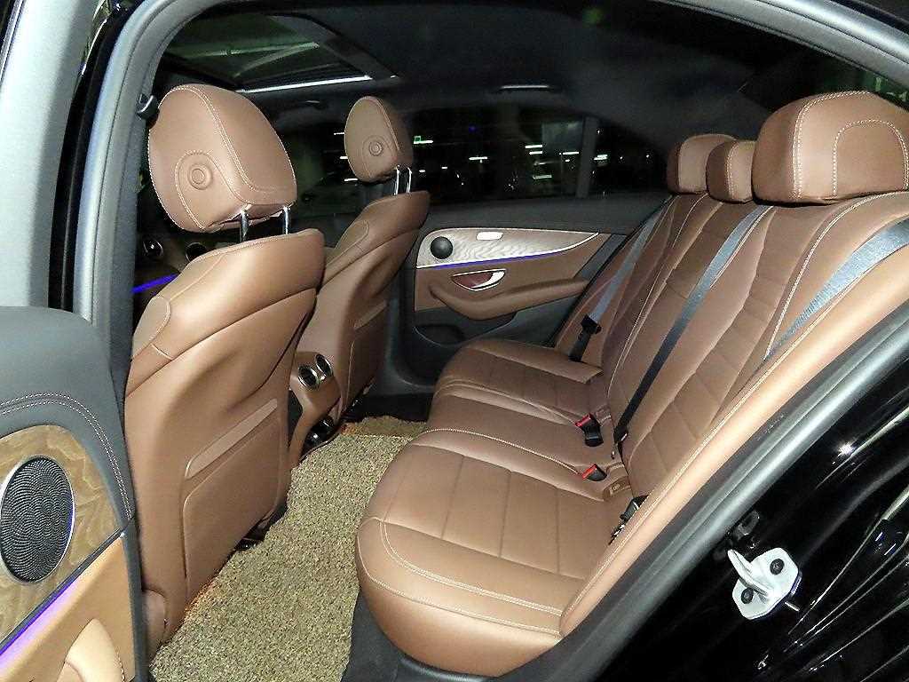 Mercedes Benz E class - Vista 7