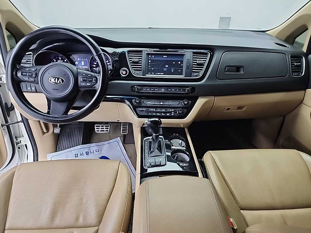 KIA Carnival - Vista 7