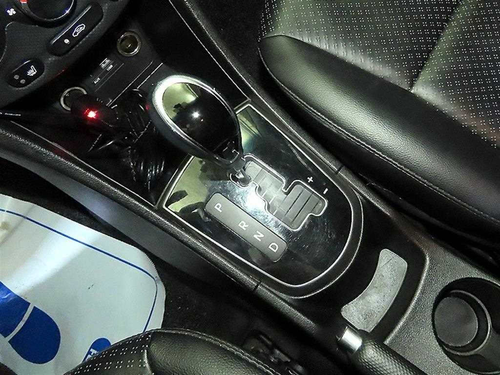 HYUNDAI Accent - Vista 12