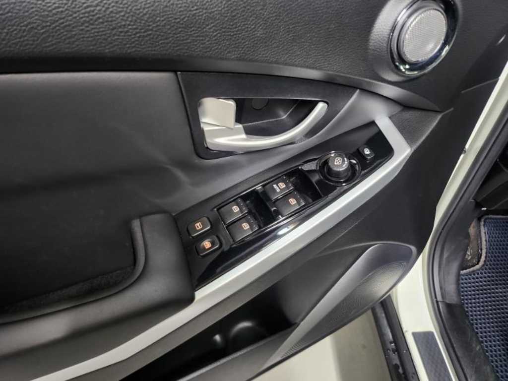 Ssangyong Korando - Vista 12