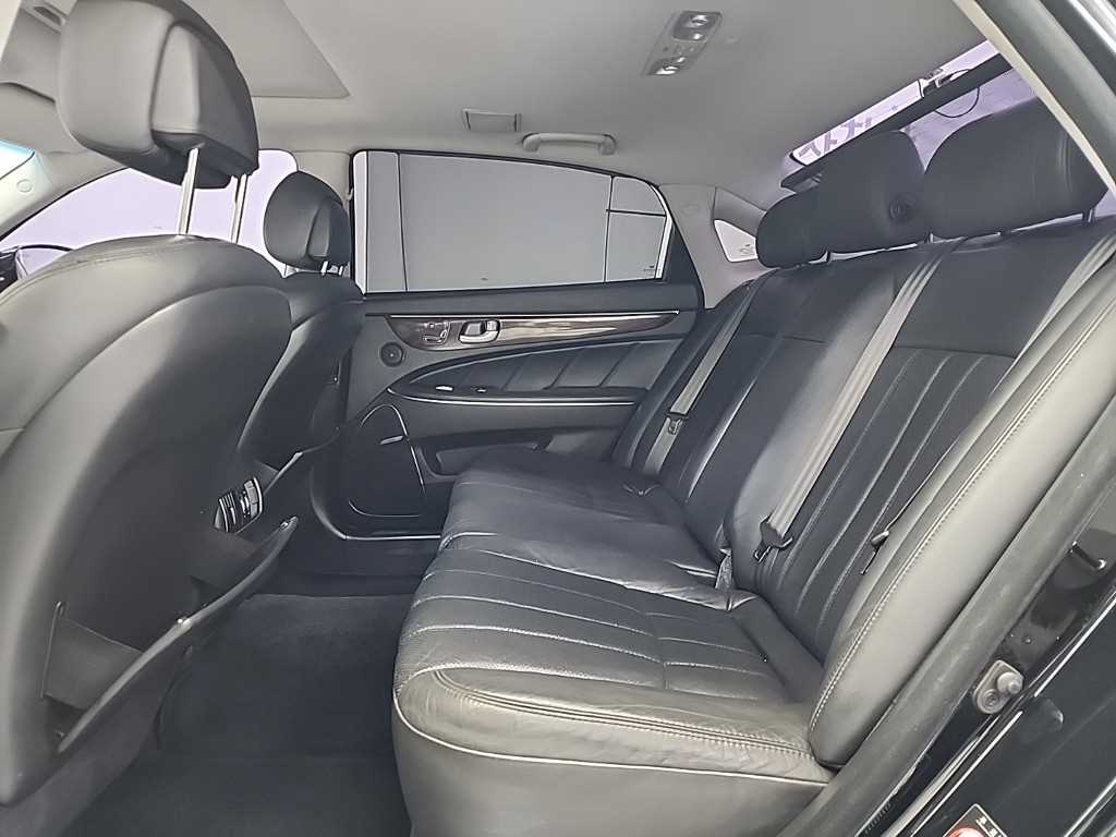 HYUNDAI Equus - Vista 12