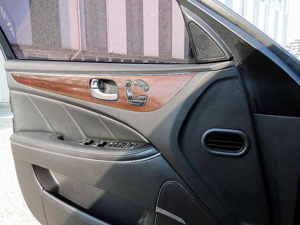 HYUNDAI Equus - Vista 12