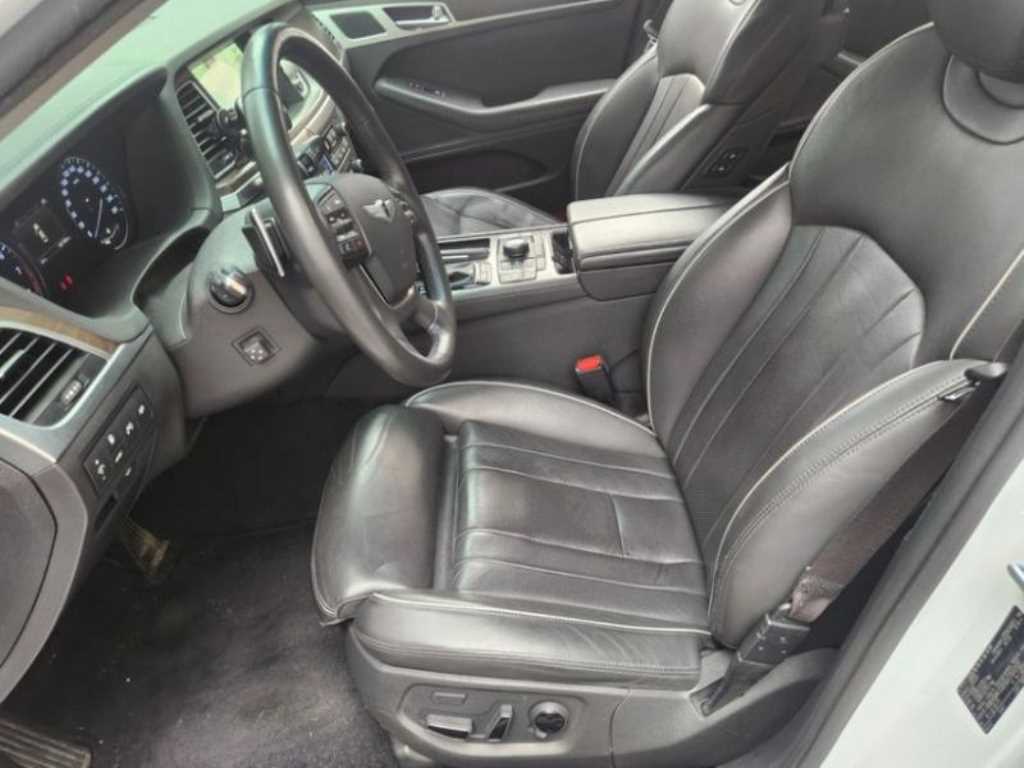 HYUNDAI Genesis - Vista 7