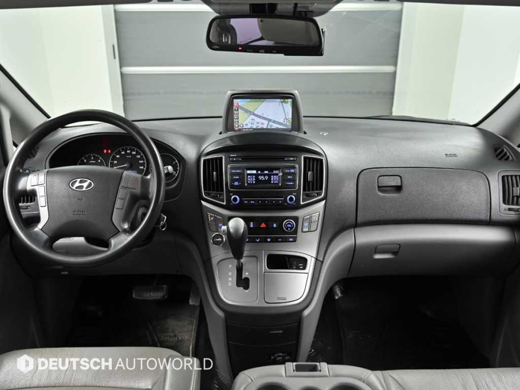 HYUNDAI Starex - Vista 7