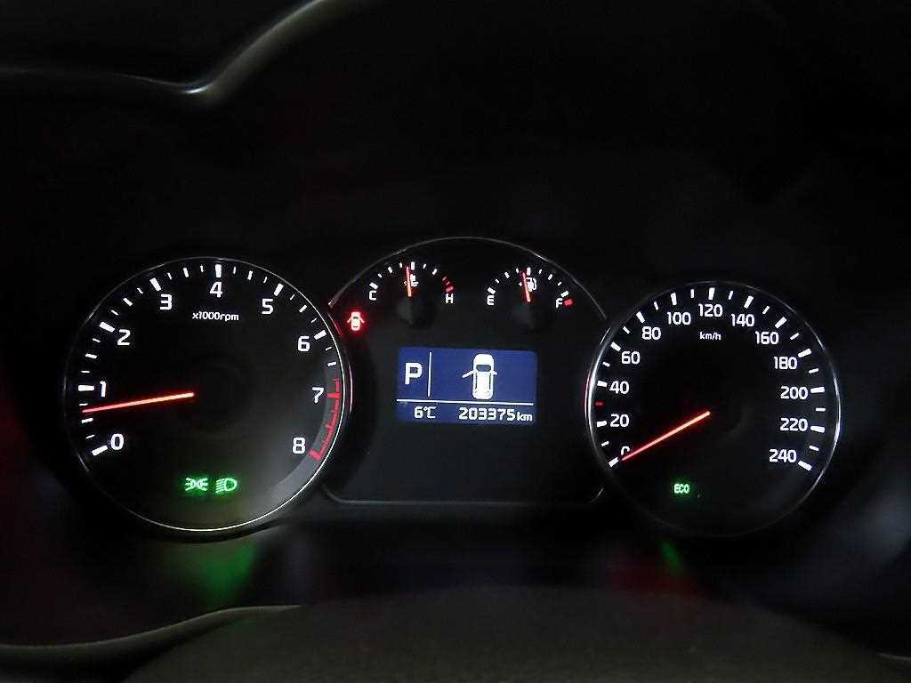 KIA Carens - Vista 9