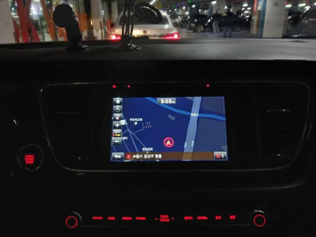 KIA Carnival - Vista 12