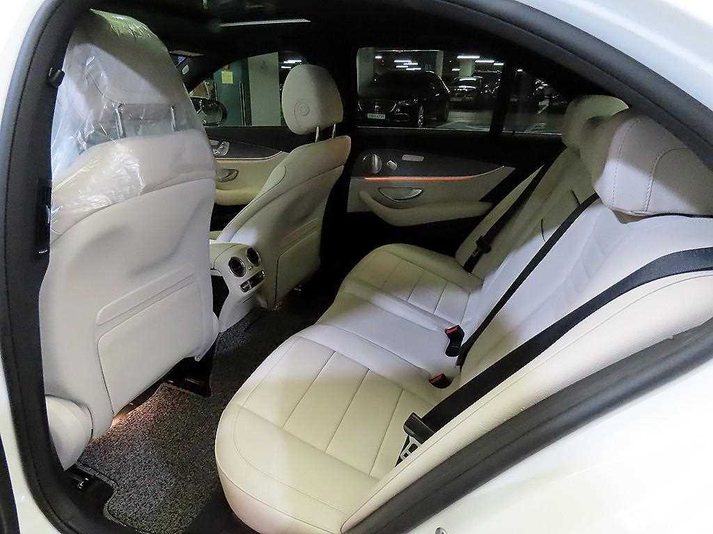 Mercedes Benz E class - Vista 8