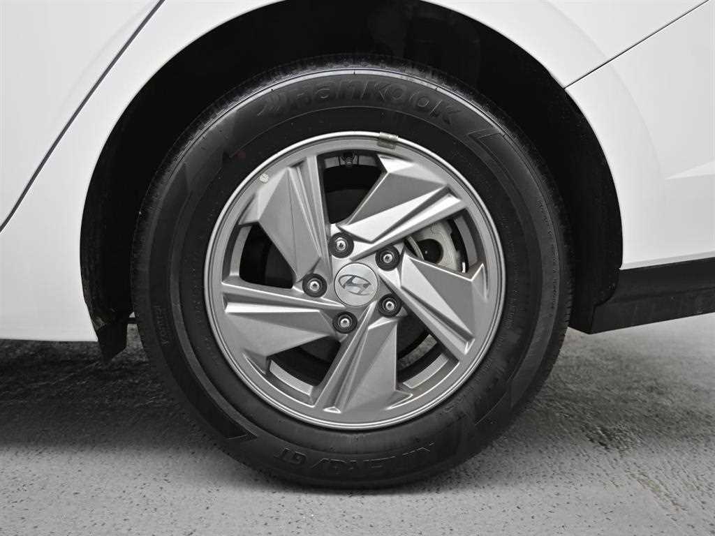 HYUNDAI Avante - Vista 5