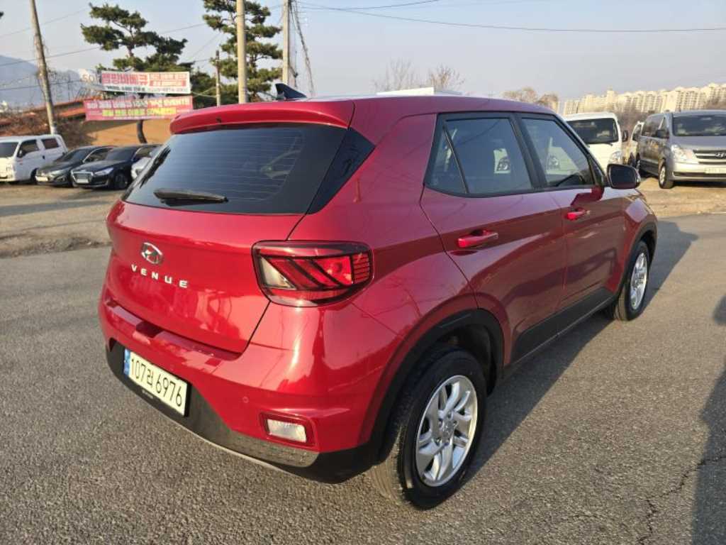 HYUNDAI Venue - Vista 4