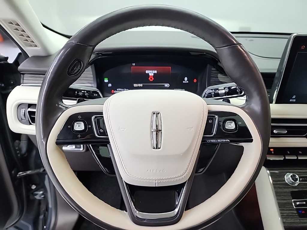 Lincoln Aviator - Vista 9