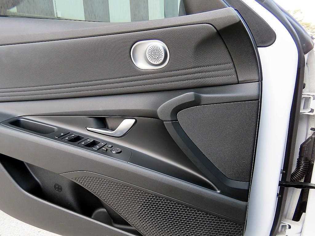 HYUNDAI Avante - Vista 11