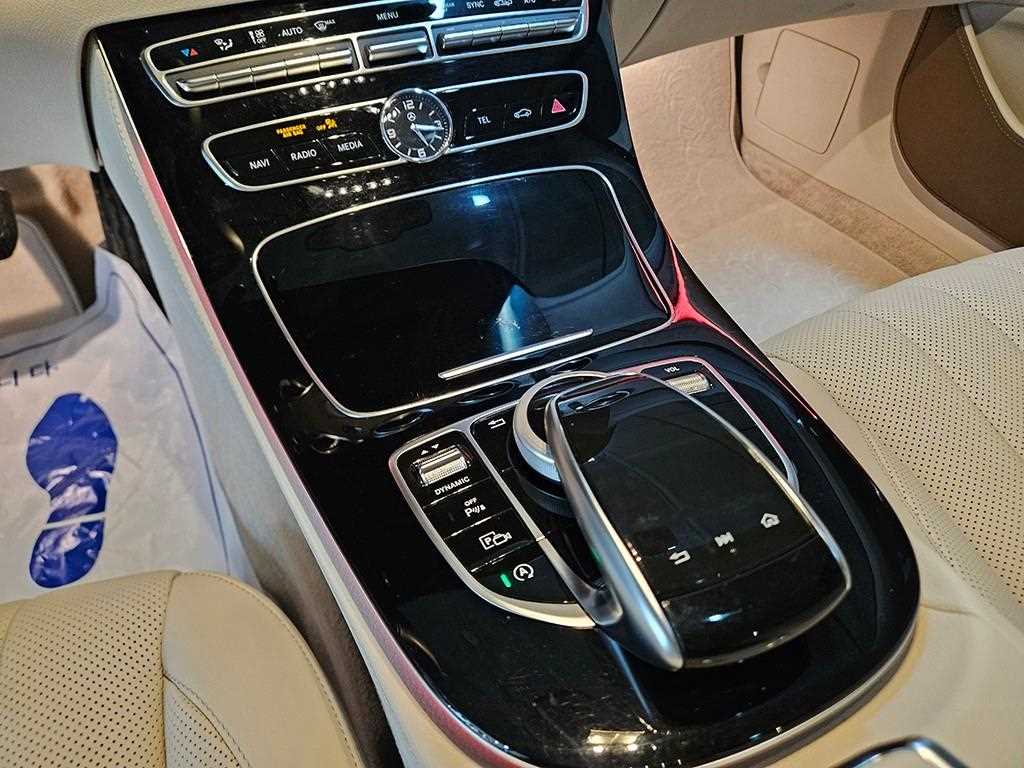 Mercedes Benz E class - Vista 11