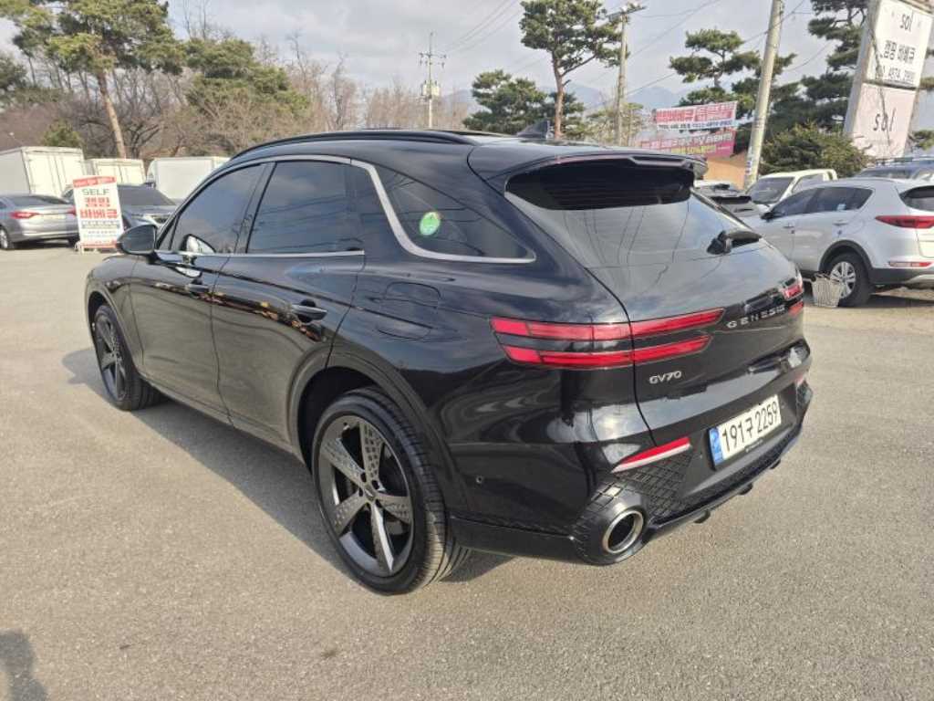 Genesis GV70 - Vista 5