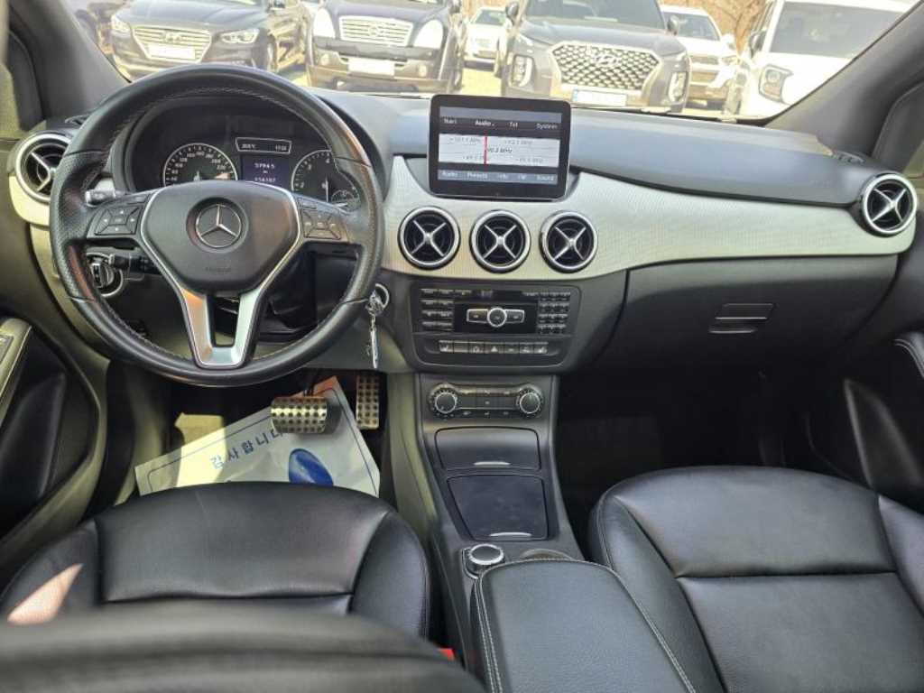 Mercedes Benz B Class (MY B) - Vista 12