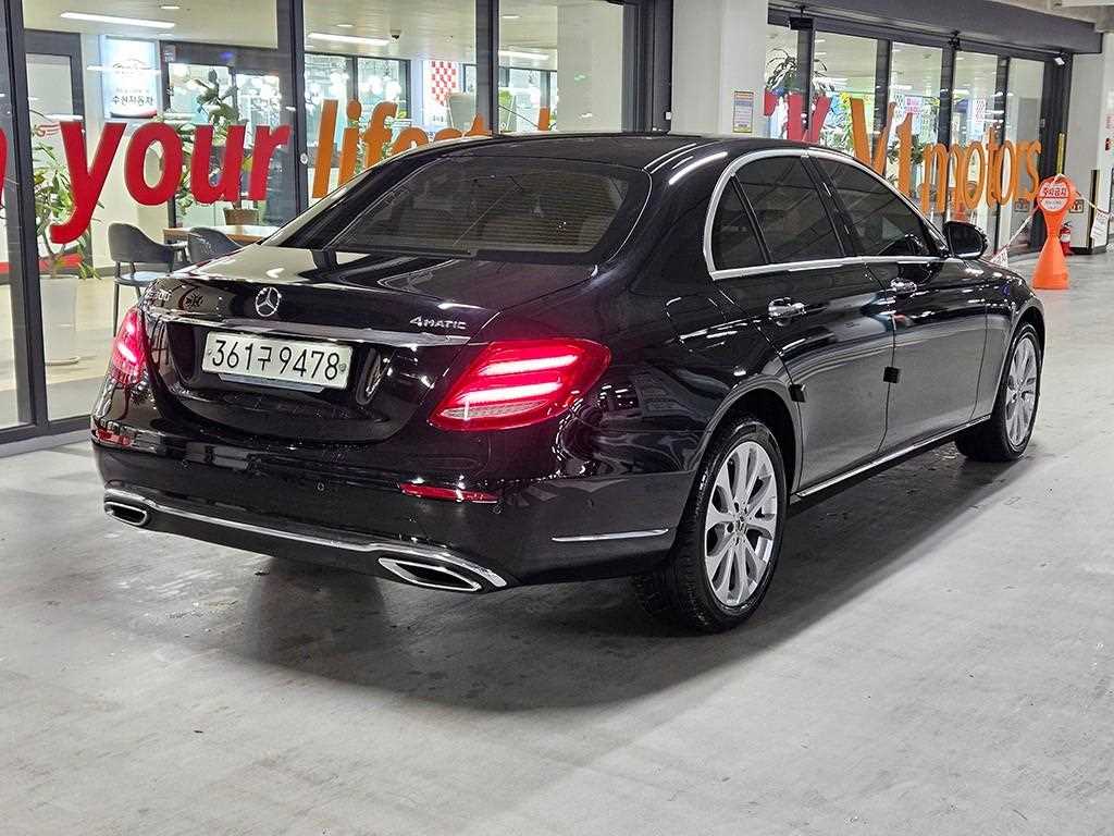 Mercedes Benz E class - Vista 4