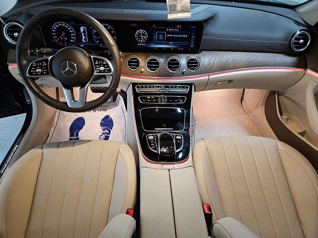 Mercedes Benz E class - Vista 8