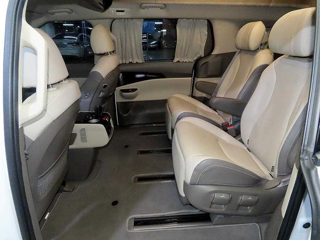 KIA Carnival - Vista 7