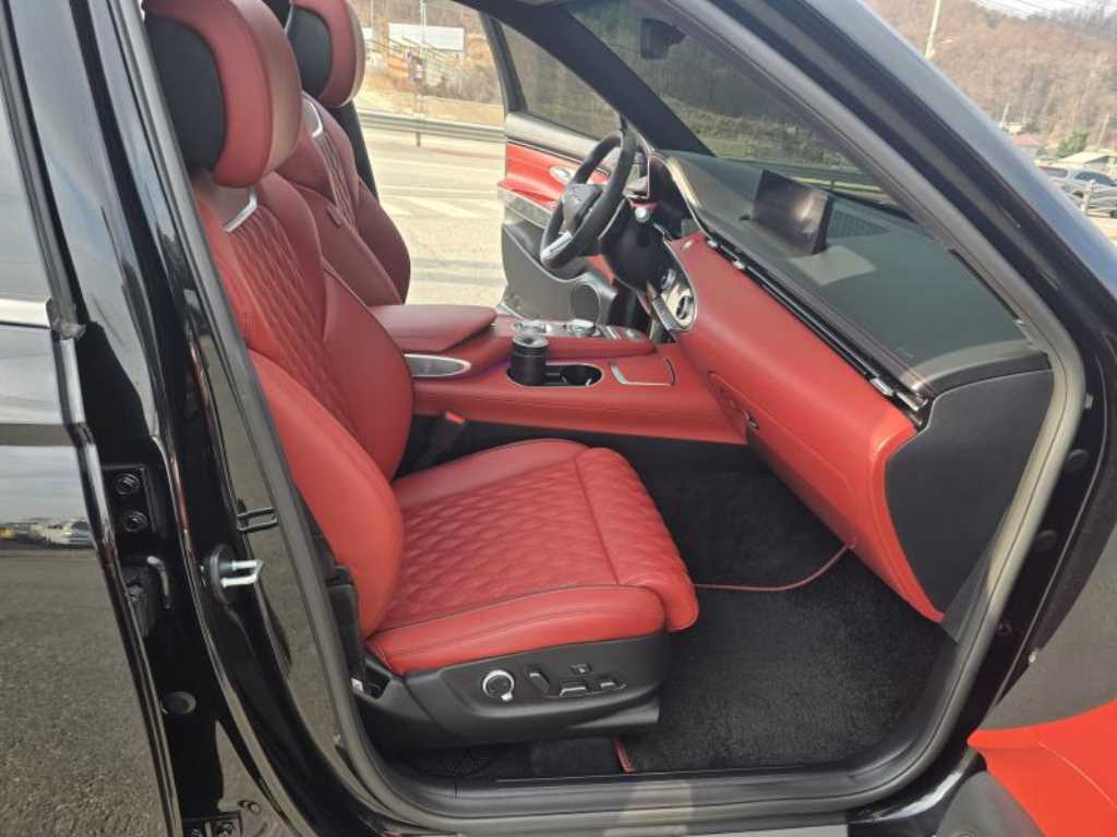 Genesis GV70 - Vista 9