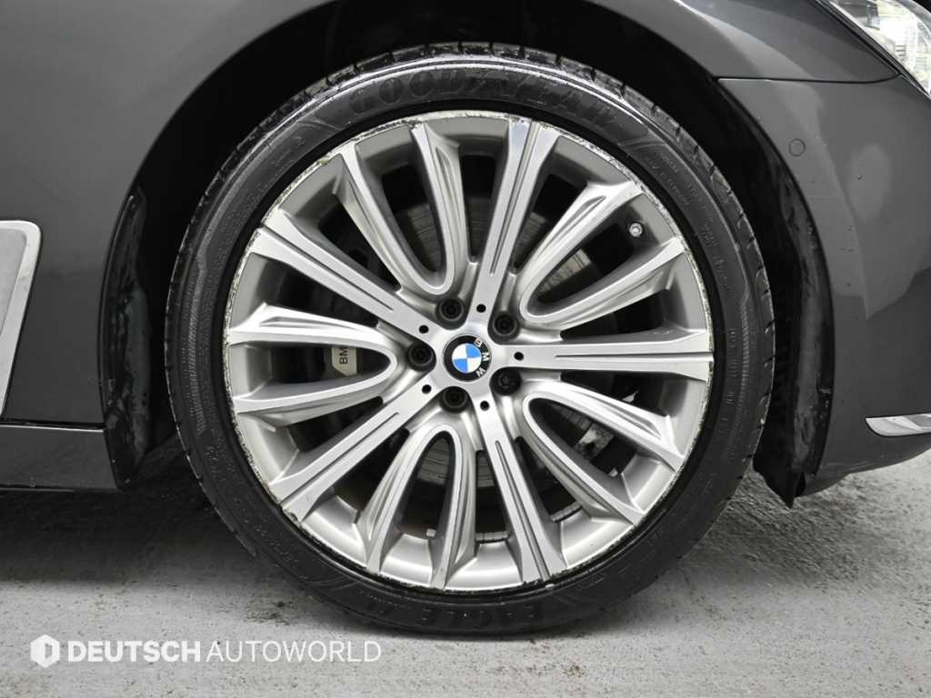 BMW 7 Series - Vista 5