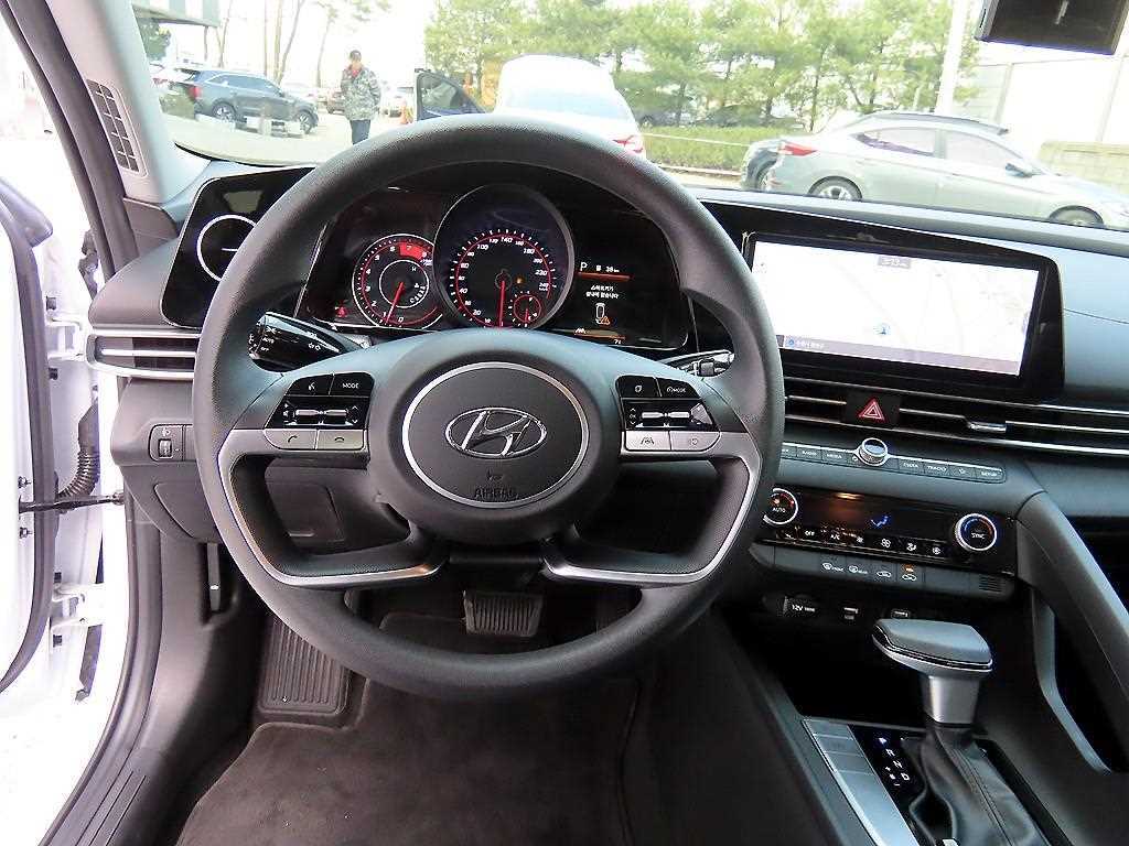 HYUNDAI Avante - Vista 8