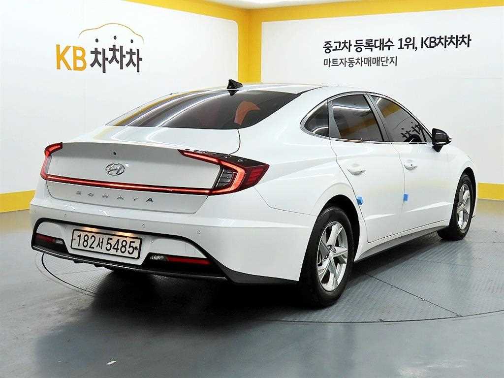 HYUNDAI Sonata - Vista 4