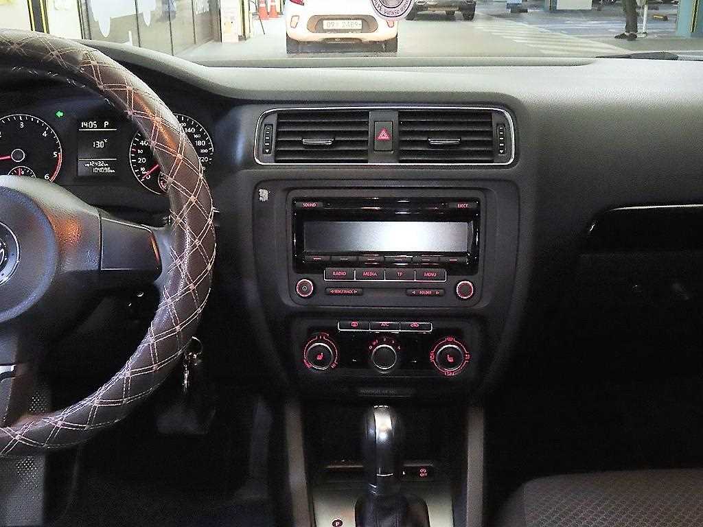 Volkswagen Jetta - Vista 11