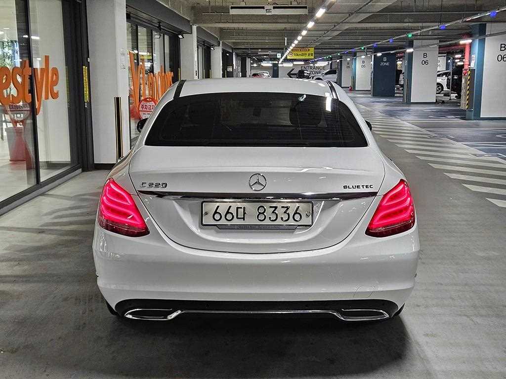 Mercedes Benz C Class - Vista 5