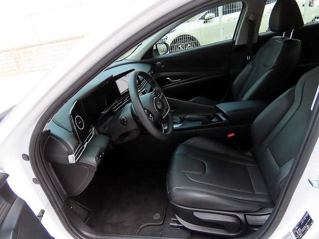 HYUNDAI Avante - Vista 5