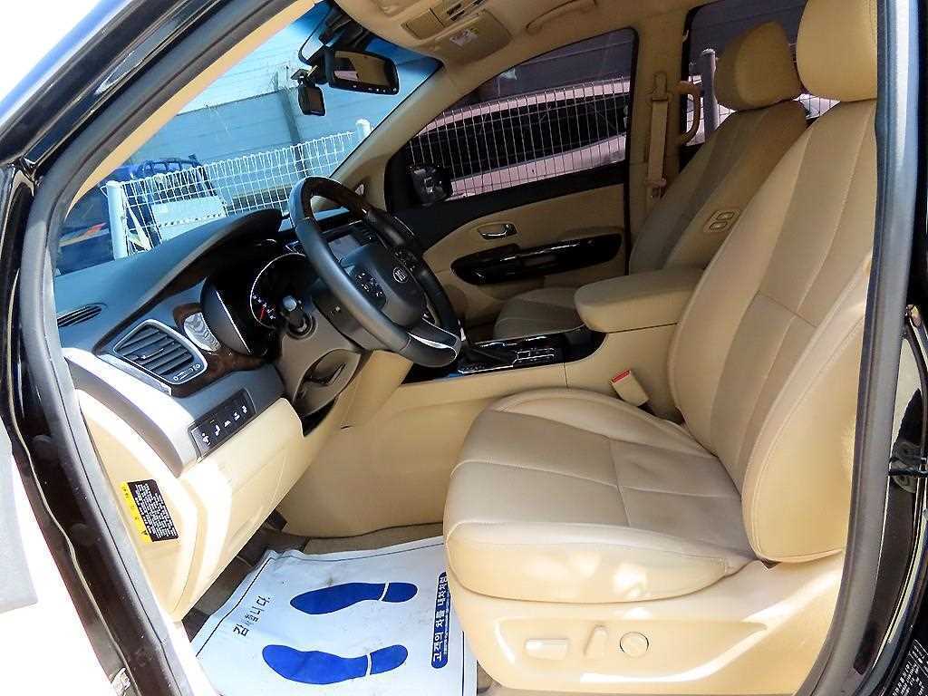 KIA Carnival - Vista 5