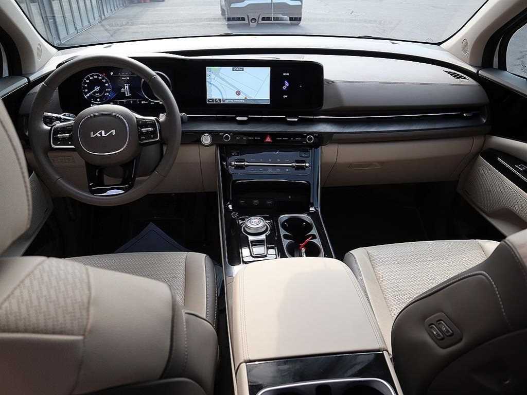 KIA Carnival - Vista 5