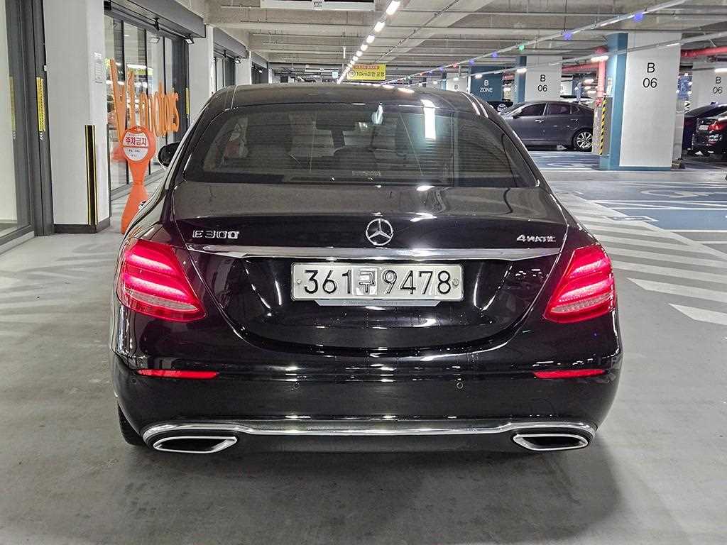 Mercedes Benz E class - Vista 5