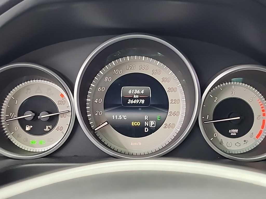 Mercedes Benz E class - Vista 6