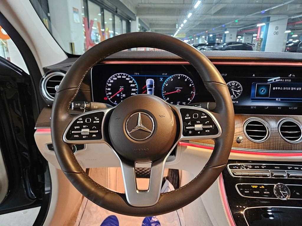 Mercedes Benz E class - Vista 9