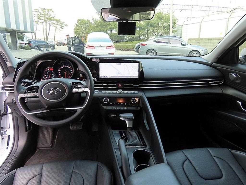 HYUNDAI Avante - Vista 7