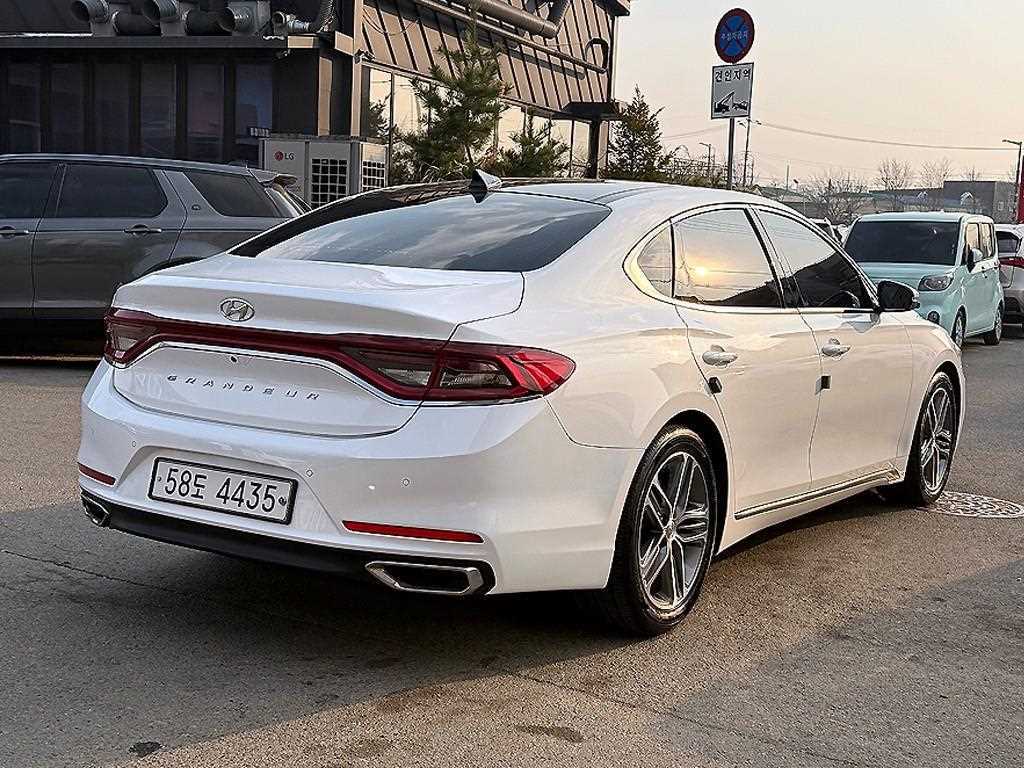 HYUNDAI Grandeur - Vista 4