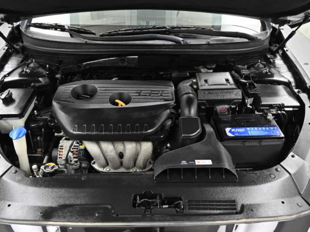 HYUNDAI Sonata - Vista 6