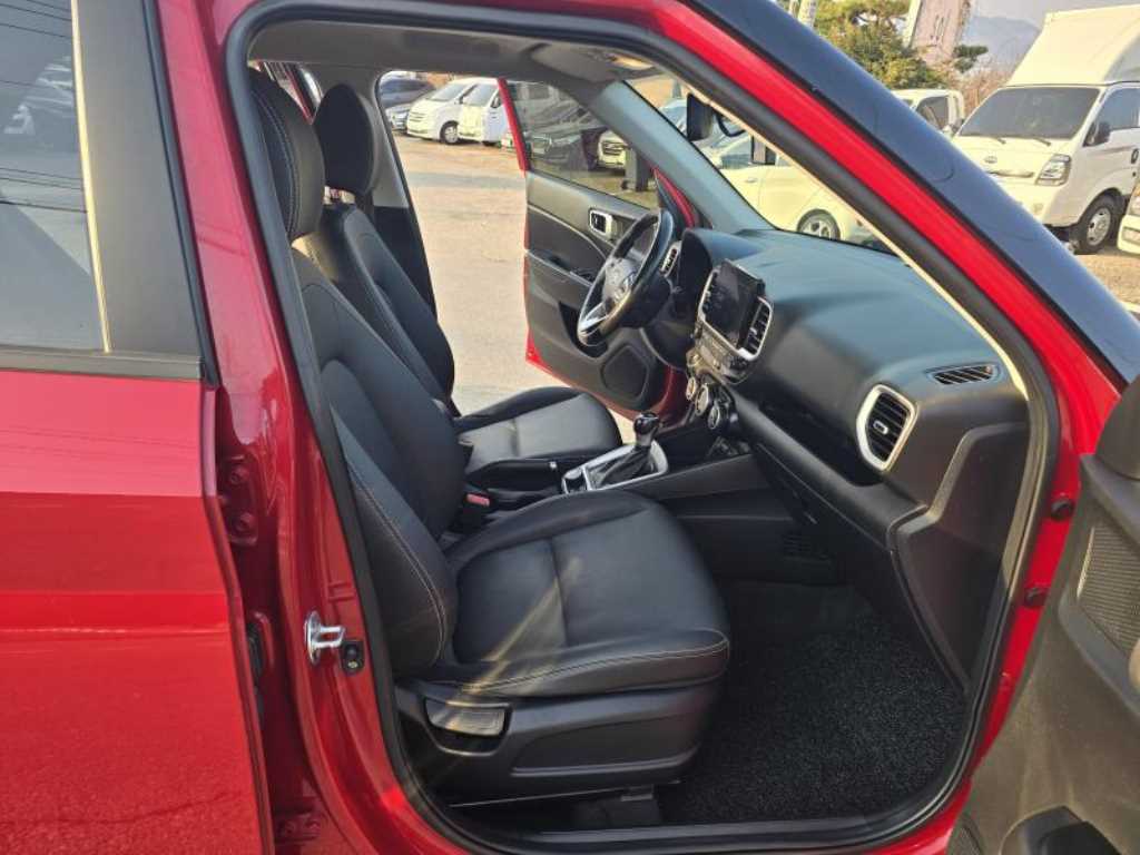 HYUNDAI Venue - Vista 11