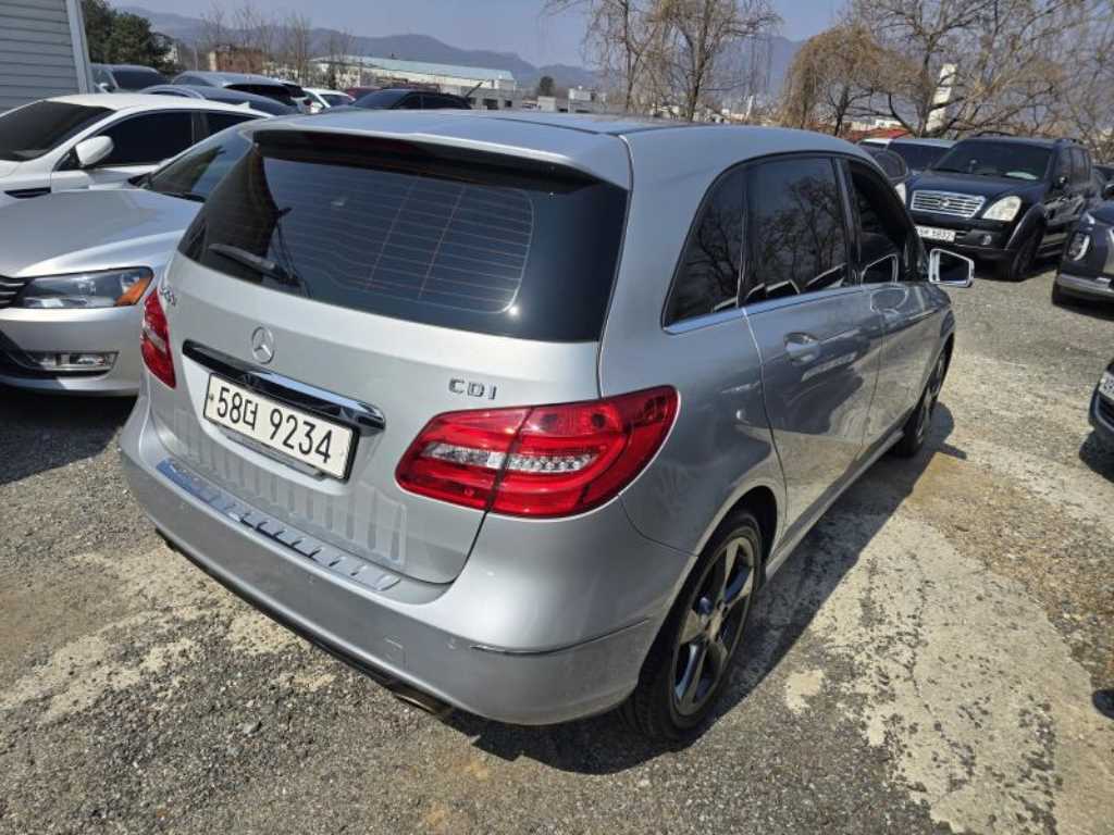 Mercedes Benz B Class (MY B) - Vista 4
