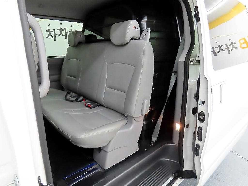 HYUNDAI Starex - Vista 6