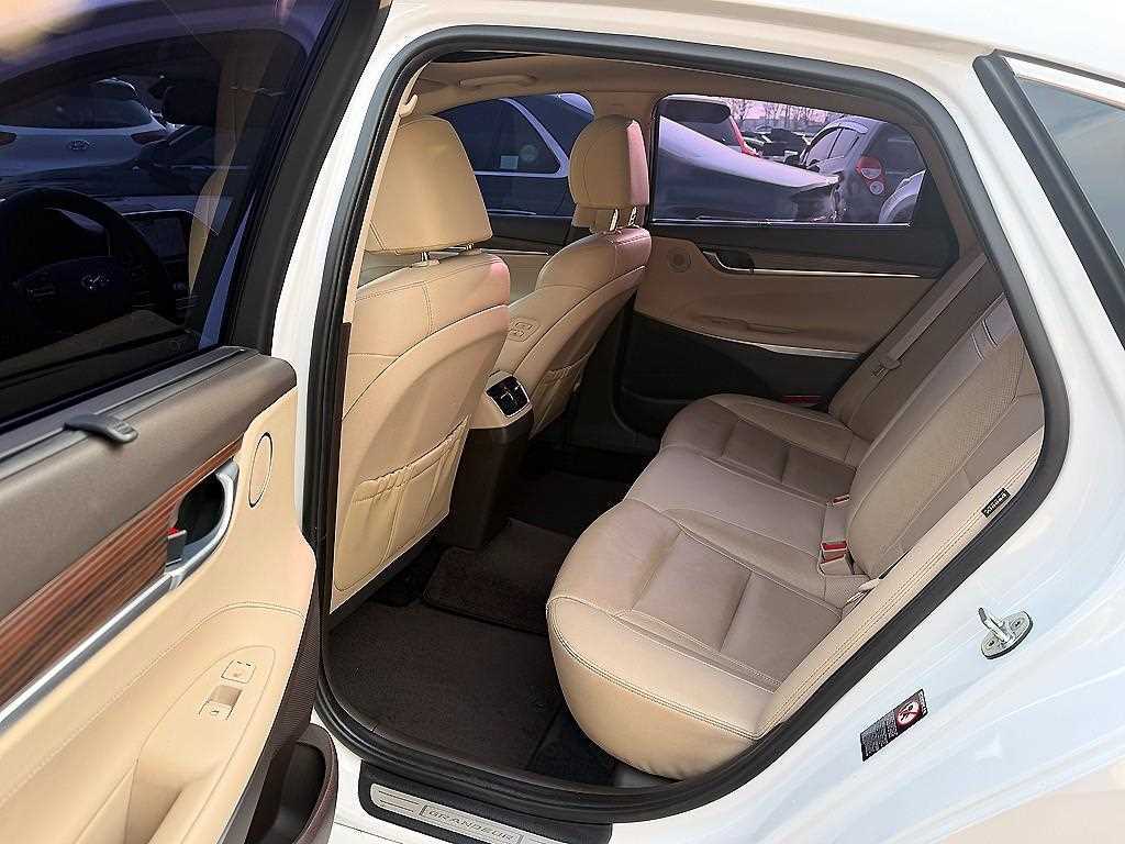 HYUNDAI Grandeur - Vista 7