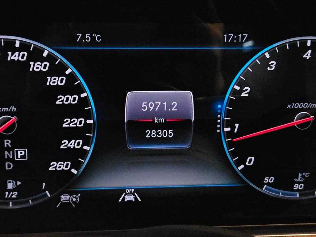 Mercedes Benz E class - Vista 12