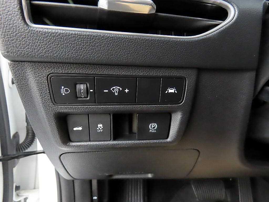 HYUNDAI Sonata - Vista 12