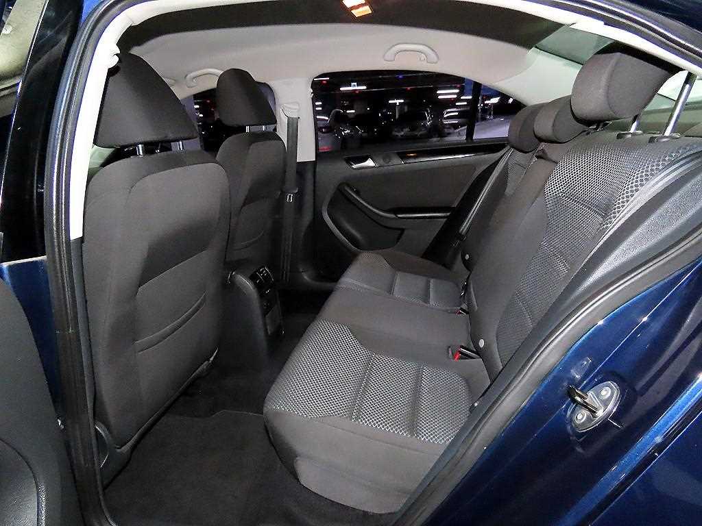 Volkswagen Jetta - Vista 7